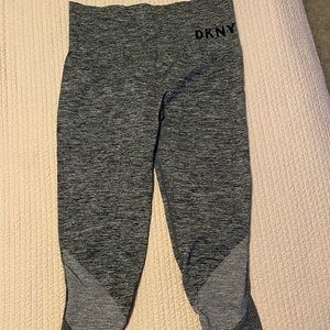 Capri compression athletic leggings